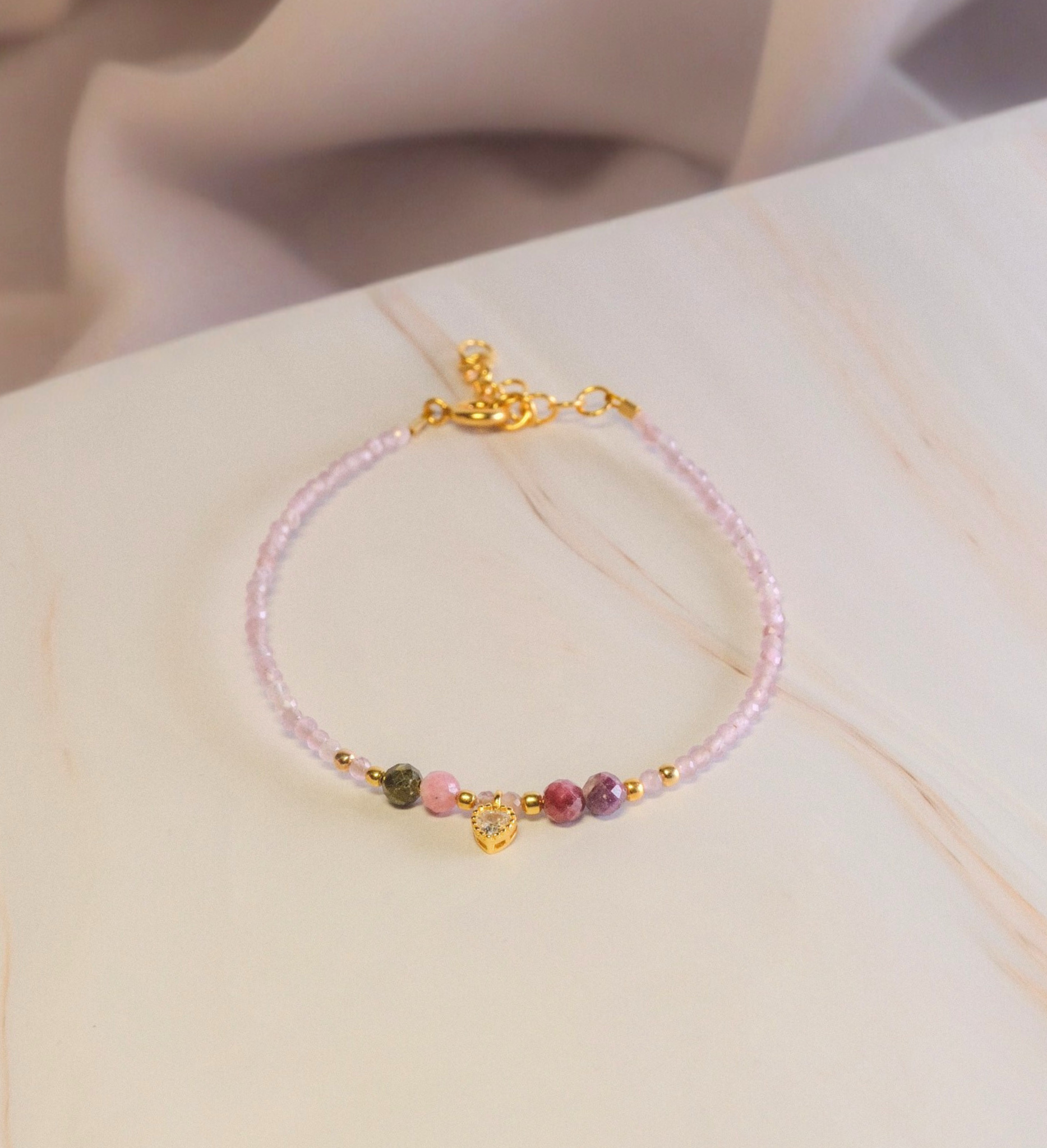 Steinarmband Gelbgold - Carezza - Lovesign - Handmade in Tyrol