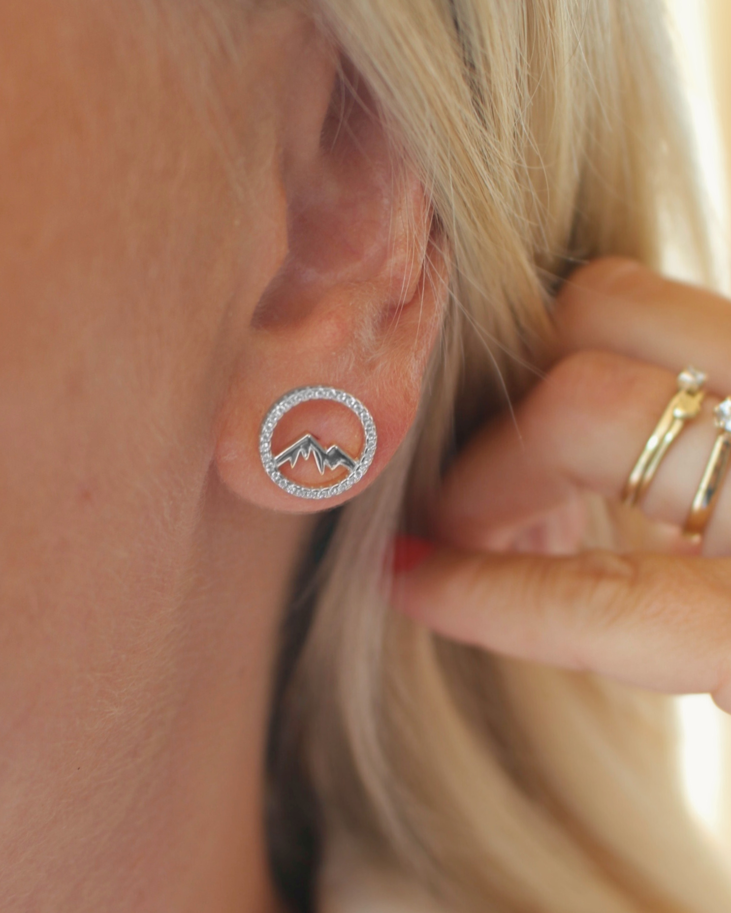 Berg Ohrringe – Glanzvoller Rand Silber