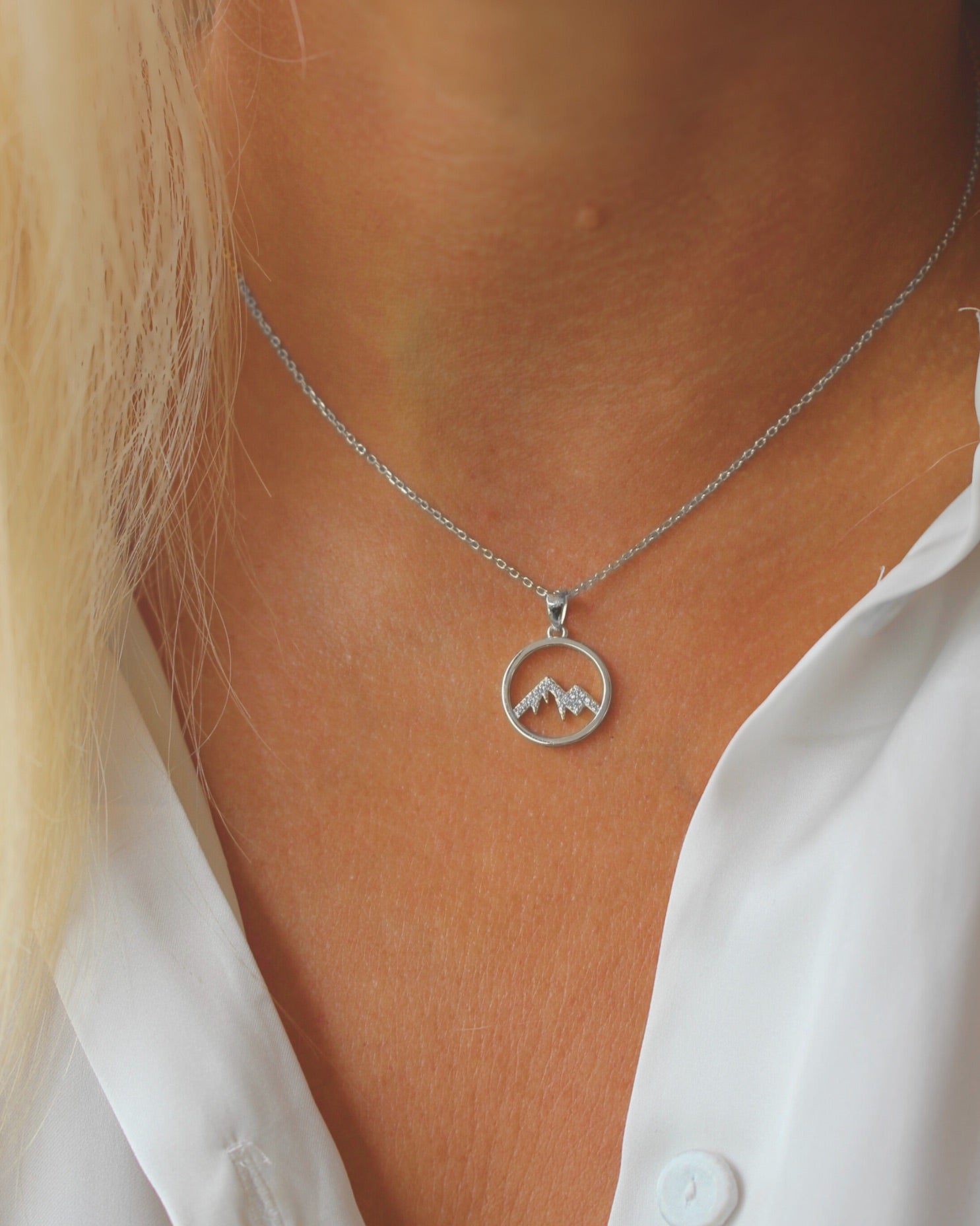 Berghaslkette – Glitzernde Berge Silber